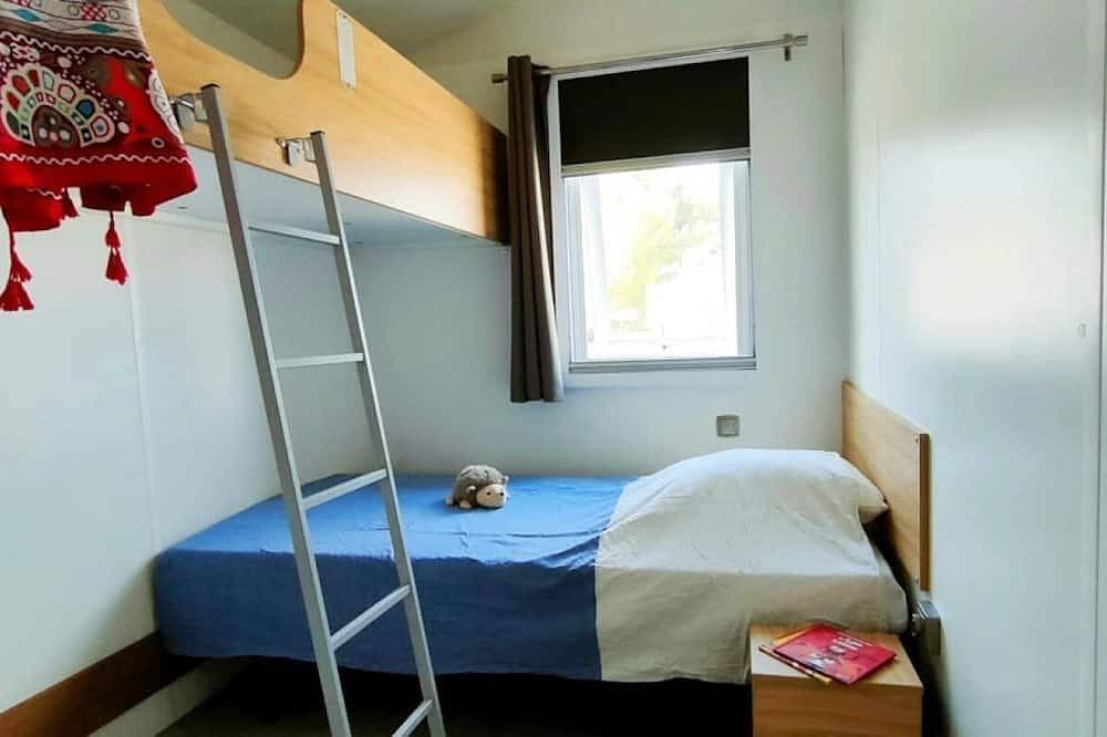 Camping 3 étoiles - Piscine - ccbbiic in Saint-Mitre-les-Remparts, Istres region