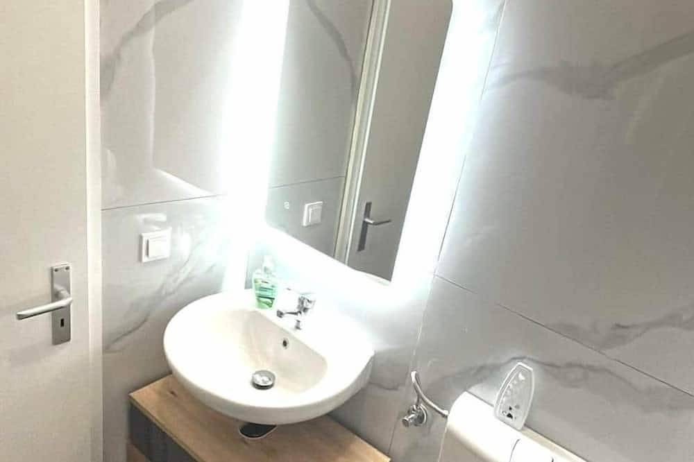 Bright room, workspace, and refrigerator. romm :14 in Wuppertal, Bergisches Land