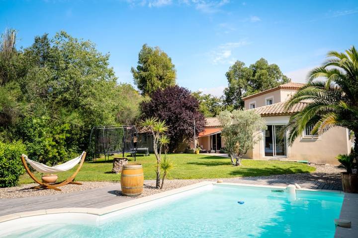 Location de vacances pour 8 personnes, avec jardin et piscine, adapté aux familles à Béziers