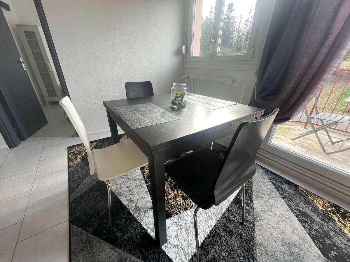 Appartement entier, One-Bedroom Apartment in Luxeuil-les-Bains, Haute-Saône