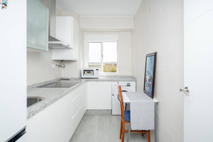 Appartamento intero, Casa Vacanze 'Piso En La Oliva Bien Comunicado' con Balcone, Wi-Fi e Aria Condizionata in Central Seville, Siviglia
