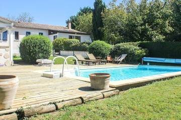 Gîte pour 6 personnes, avec terrasse à Atur