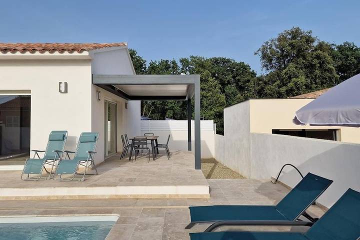 Villa pour 5 personnes, avec piscine et terrasse