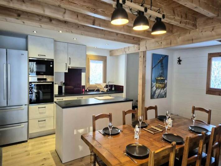 Location de vacances pour 6 personnes, avec jardin et piscine, adapté aux familles à Les Déserts