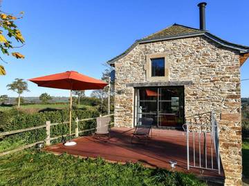 Gîte pour 6 personnes, avec terrasse à La Selve