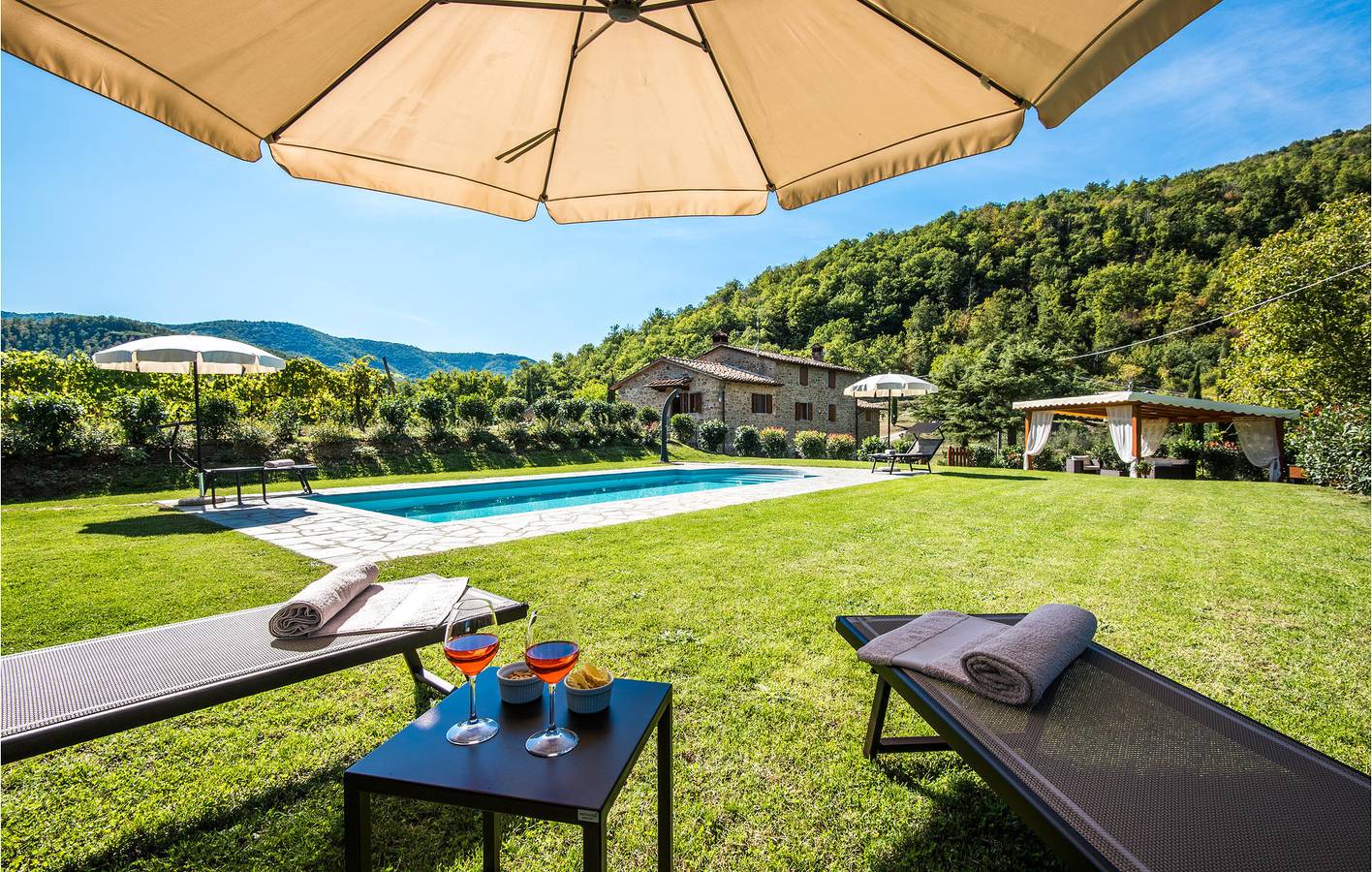 Ganze Ferienwohnung, Riverside Retreat mit Pool und Parkplatz in Cortona, Arezzo Provinz