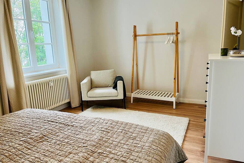 Ganze Wohnung, Traumwohnung mit Stadthafen-Panorama! Zwei Schlafzimmer und eigener Parkplatz! in Gehlsdorf, Rostock