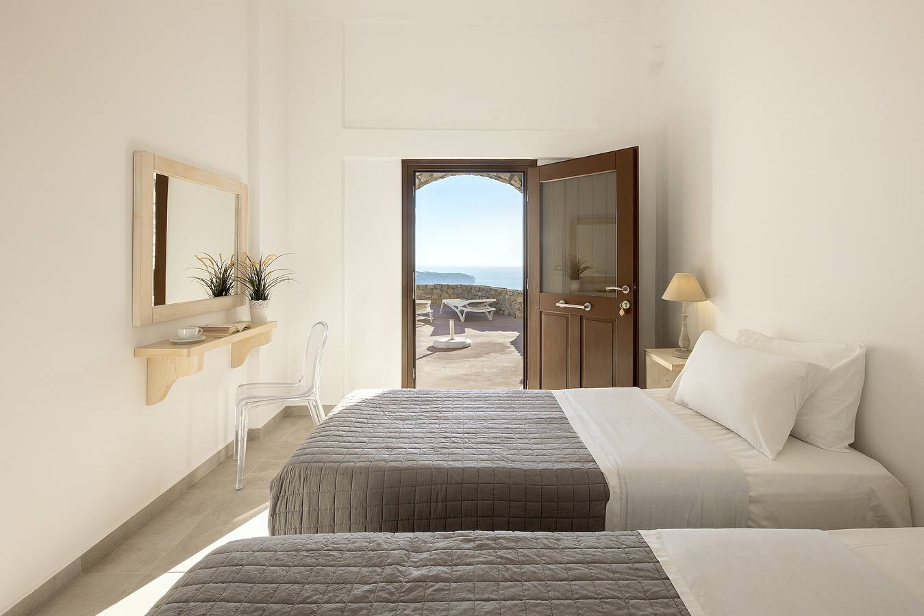 Villa - Sleeps 5 - Private Heated Pool-Parking in Santorini