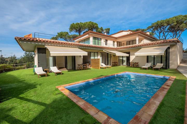 Apartamento de vacaciones para 4 personas, con jardín además de piscina y vistas - 1