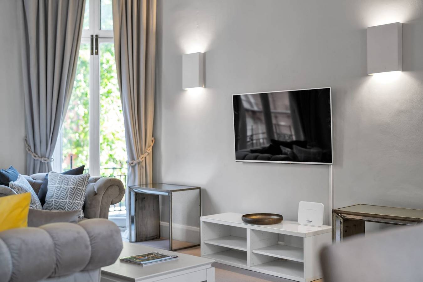 Entire apartment, Spectacular 1 Bedroom with Balcony in Kensington and Chelsea, London