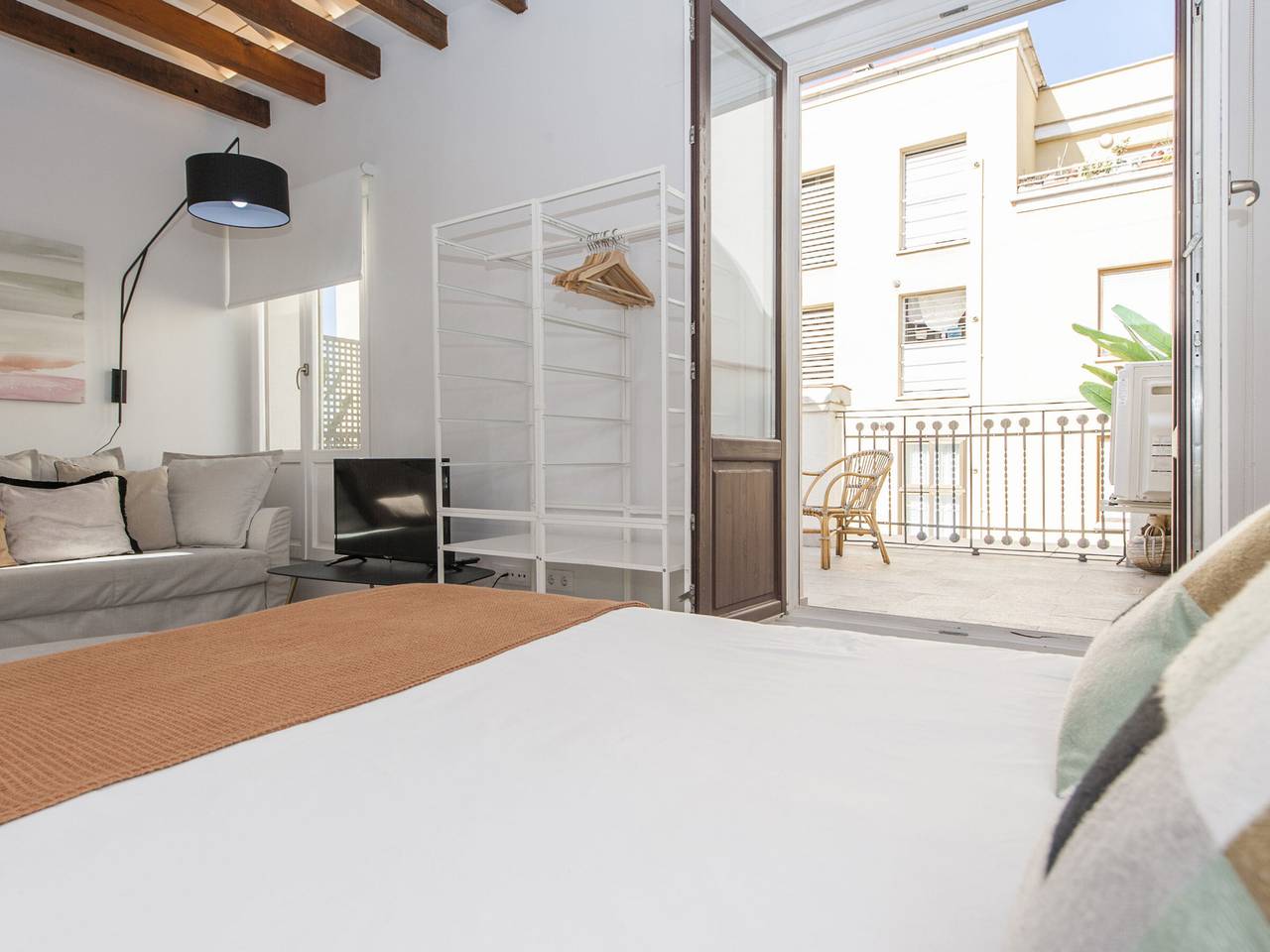 Estudio entero, Estudio cómodo con aire acondicionado y Wifi en Madrid in Arganzuela, Madrid