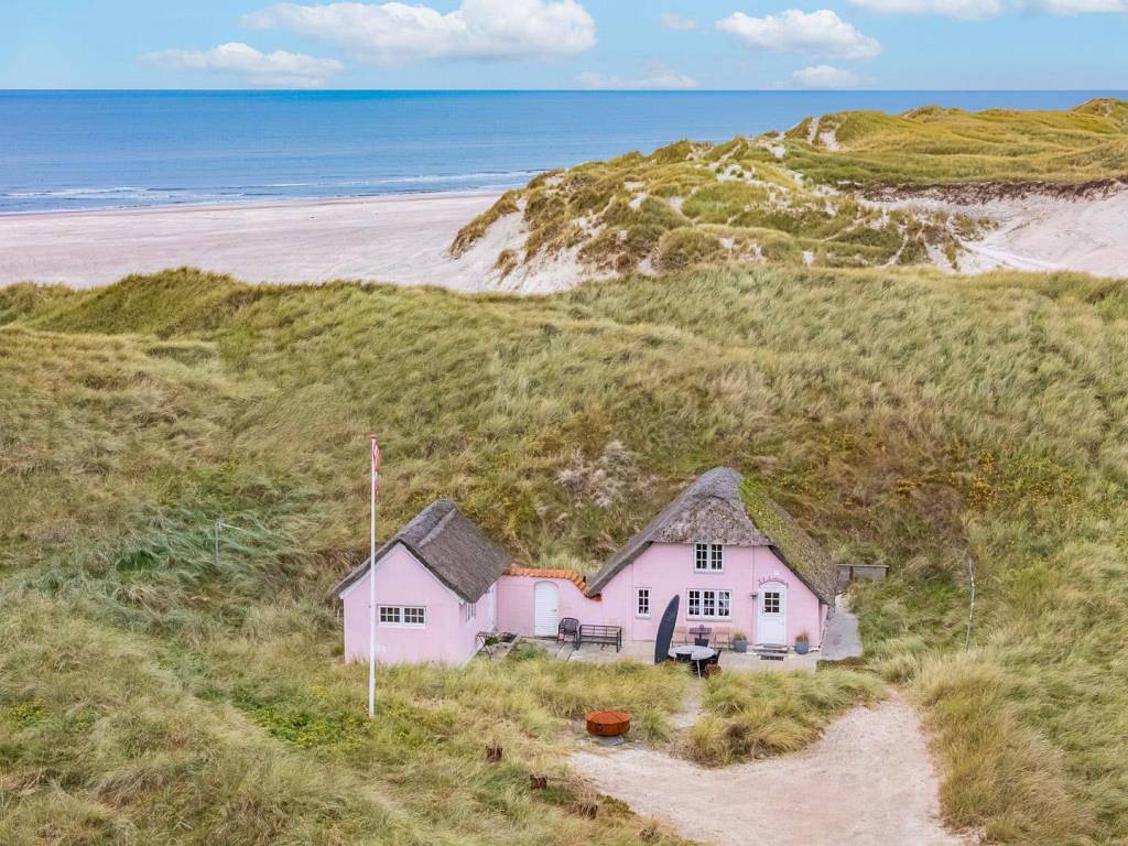 Charmerende sommerhus ved Vesterhavet og Henne Mølle Å – kun 300 meter fra stranden in Henne, Région de Varde