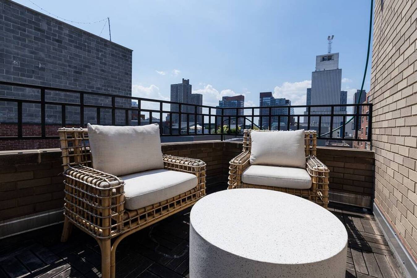 Ganze Wohnung, 809-6B New 2Br Duplex With Private Patio in Manhattan, New York