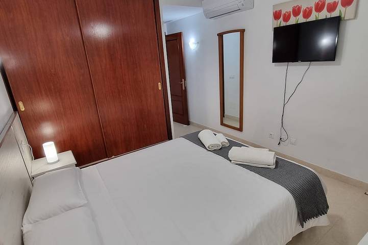 Ferienwohnung für 6 Personen, mit Balkon und Garten sowie Pool in Cala Bona - 4