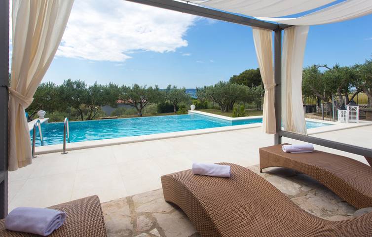 Ferienhaus mit Meerblick für 8 Personen, mit Whirlpool und Terrasse in Split-Dalmatien - 4