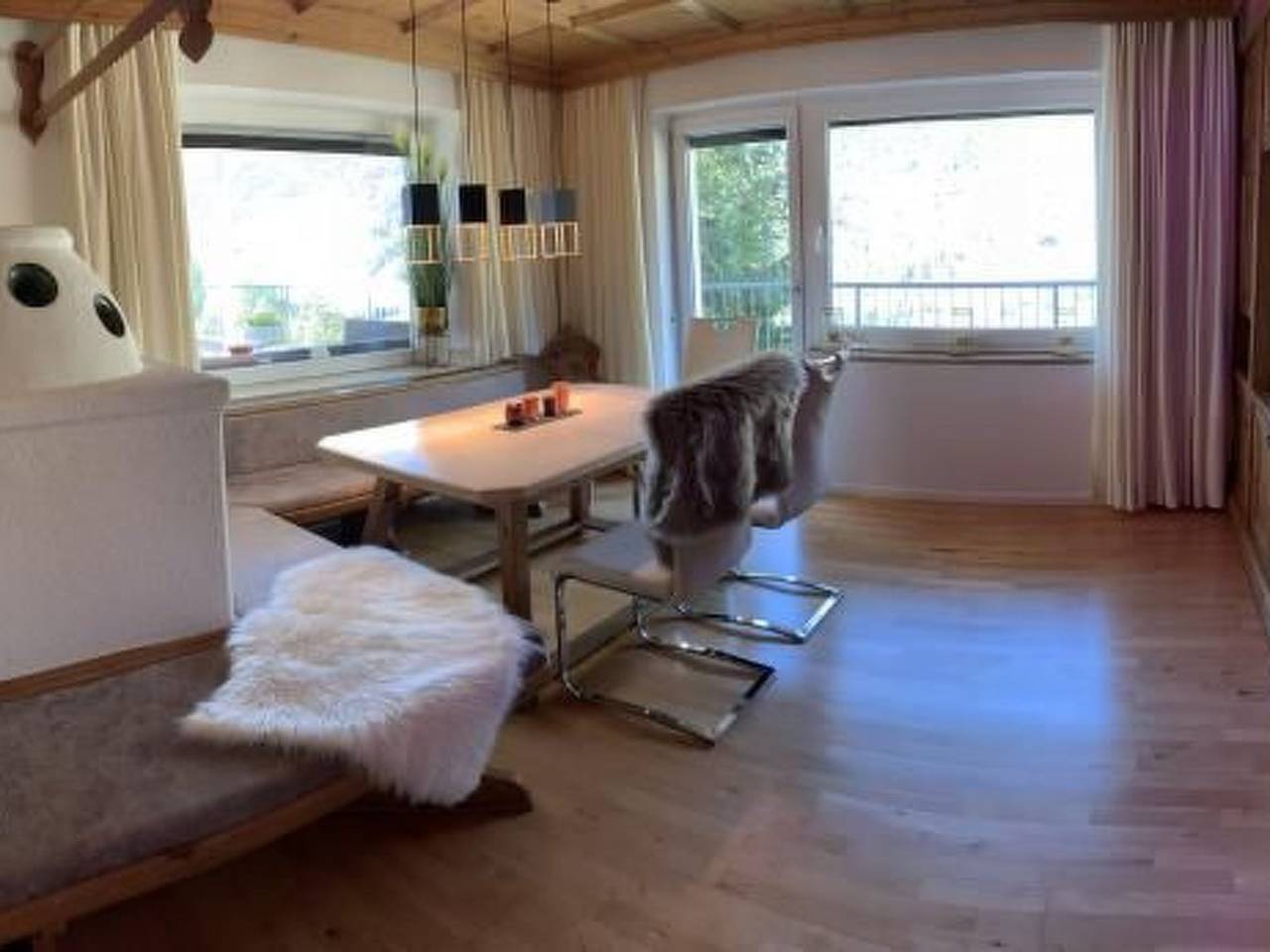 Komfortables Ferienhaus in Landeck mit Pool in Landeck, Region de Tirol Alto