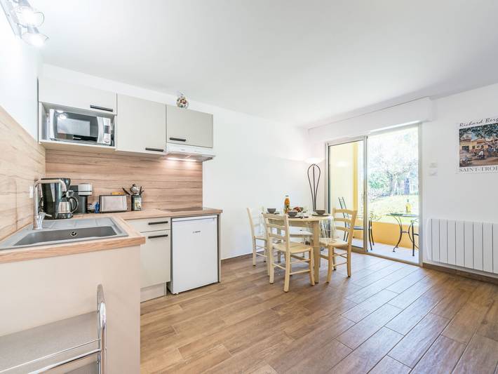 Gîte pour 4 personnes, avec terrasse et jardin à Gassin - 2