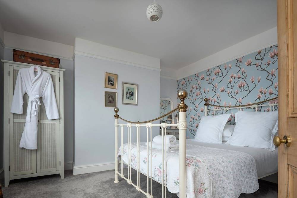 Hot tub, sauna, sea views, sleeps 16, hen & birthday weekends, family holidays in Mundesley, Norfolk Coast
