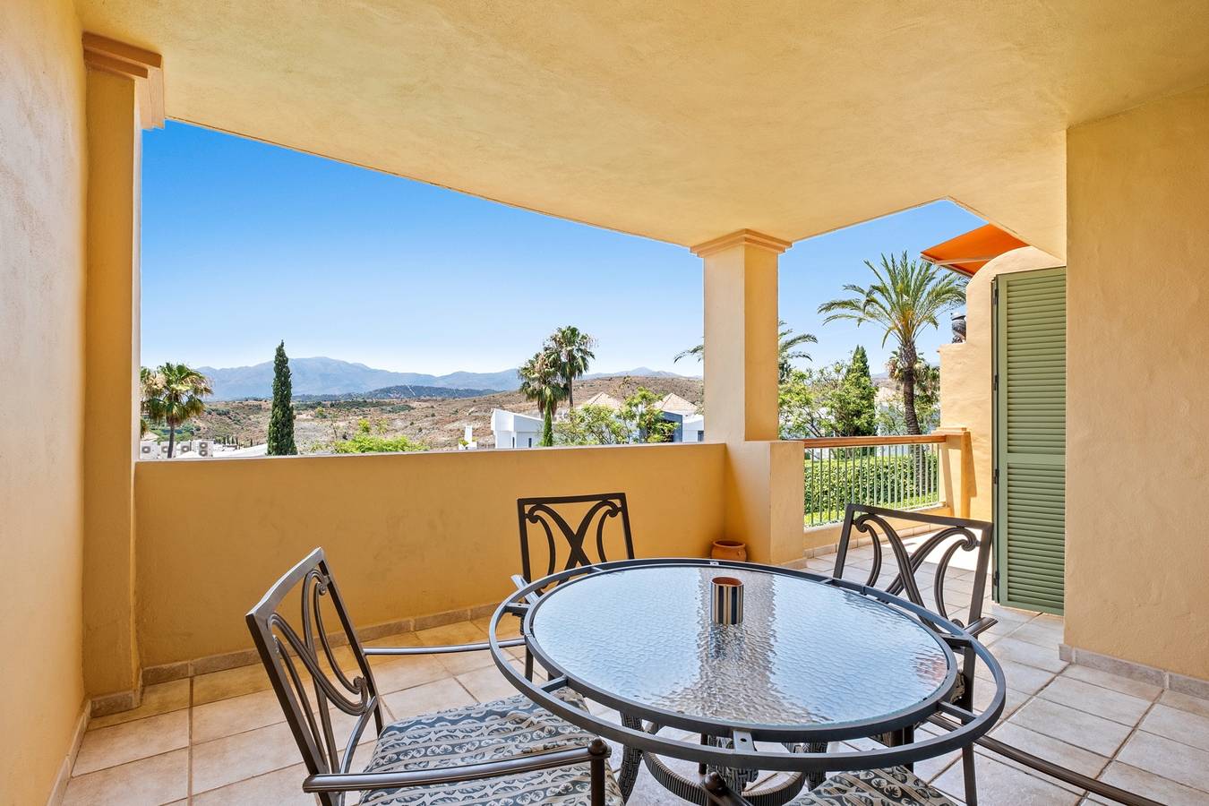 Apartamento inteiro, Apartamento 'Lola Y Suki' com Piscina Partilhada, Wi-Fi e Ar Condicionado in Royal Flamingos Golf Resort, Benahavís