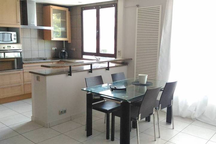 Location de vacances pour 6 personnes, avec Balcon à Cran-Gevrier