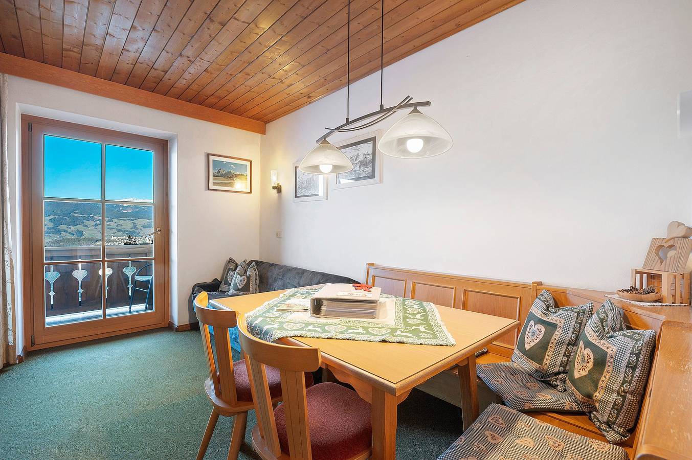 Entire apartment, Apartment "Kompatscherhof Moritz" with Mountain View, Balcony and Wi-Fi in San Michele (Kastelruth), Kastelruth