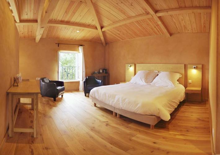 Gîte pour 2 personnes, avec Jacuzzi et Terrasse ainsi que Jardin et Piscine à Vogüé - 4