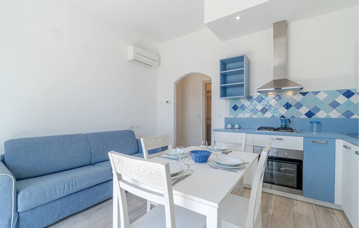 Ganze Ferienwohnung, Apartment mit Meerblick, AC, Parkplatz und Terrasse, 200m zum Strand in Framura, Riviera di Levante