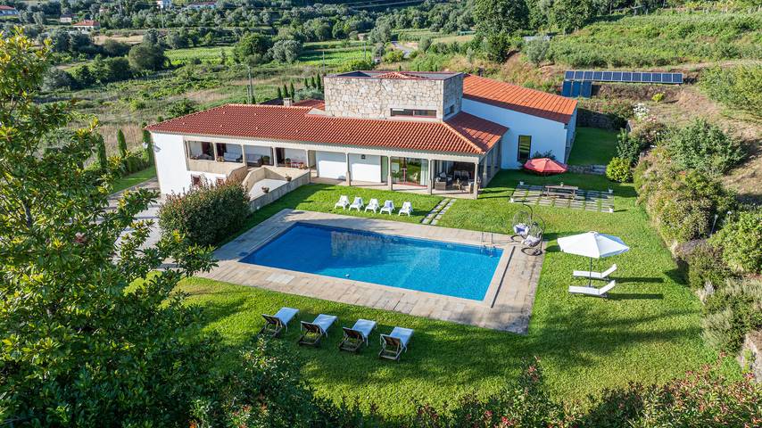 Glamping voor 12 personen, met tuin en zwembad in Noord-Portugal