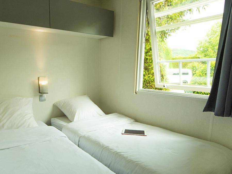 Flower camping La Dordogne Verte - Mobilhome 6 personnes - Mobil Home Privilege - 3 chambres plus climatisation in Saint-Aulaye, Périgord Vert