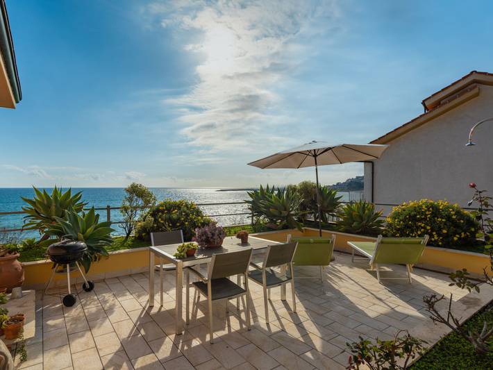Ferienhaus für 6 Personen, mit Terrasse und Garten sowie Ausblick in Ligurien