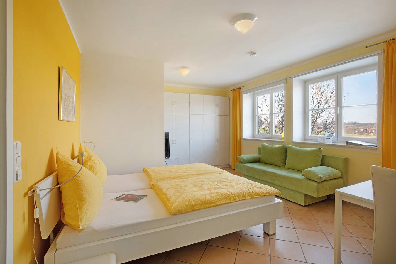 Ganze Wohnung, Ferienwohnung 'Birkethof - Studio' mit Bergblick, privater Terrasse und Wi-Fi in Grimoldsried, Mickhausen