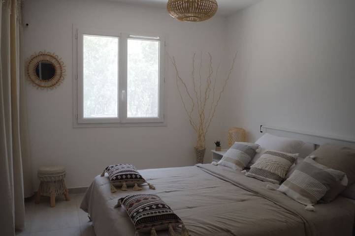 Location de vacances pour 6 personnes, avec jardin ainsi que jacuzzi et balcon à Labastide-de-Virac - 2