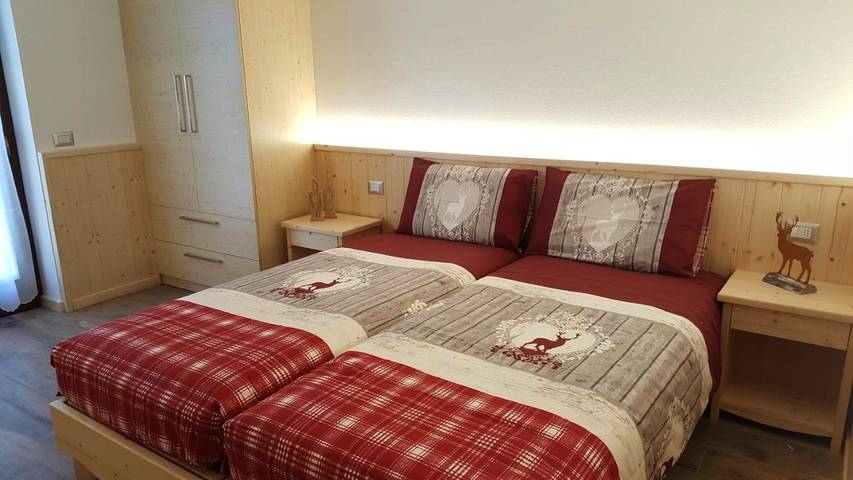 Ferienwohnung für 8 Personen, mit Balkon und Terrasse sowie Garten und Ausblick in Molveno