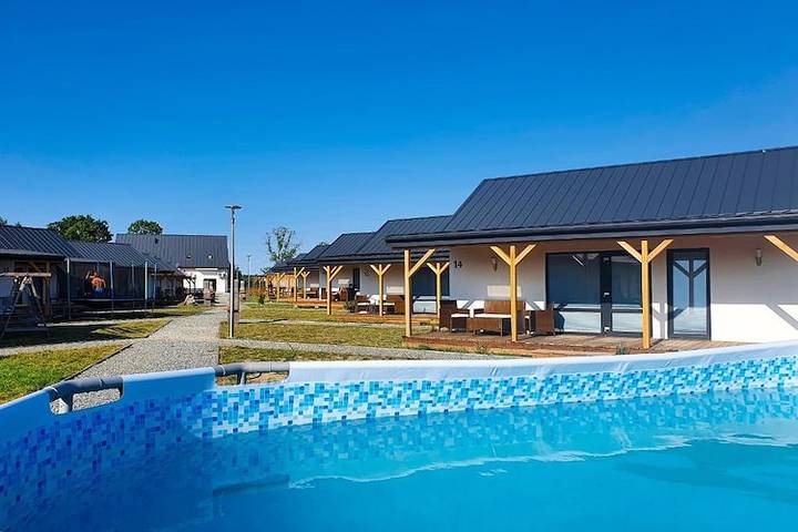 Ferienhaus für 6 Personen, mit Pool in Neuenhagen, Amt