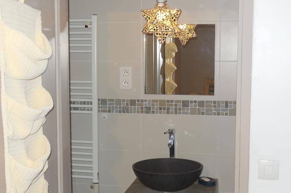 Apartamento entero, Magnífico apartamento restaurado en el fondo del chalet con jardín privado in Carry-le-Rouet, Istres region