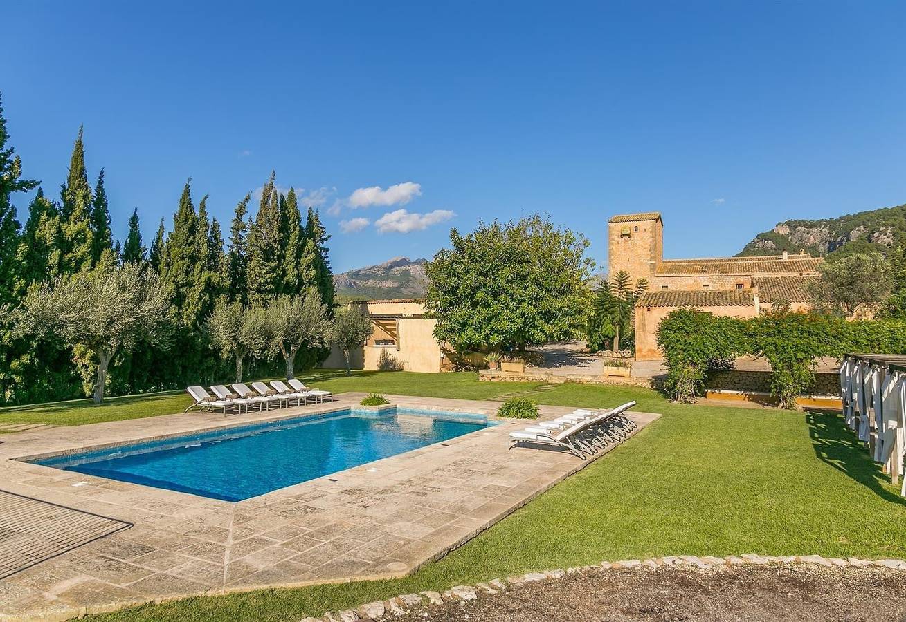Casa rural 'Historica House con piscina, Wi-Fi gratis y vistas a la montaña' in Andrach, Mallorca Oeste