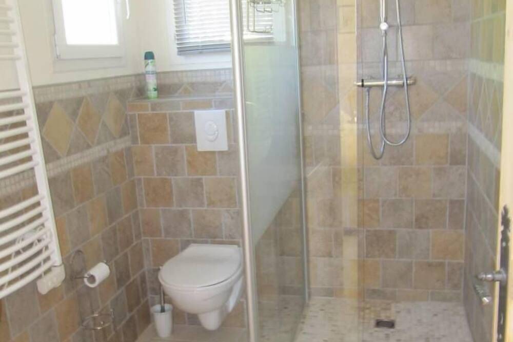 Entre mer et lacs, Masset de charme pour 2 personnes, piscine 15,50m x 6.50m in Flayosc, Région de Draguignan