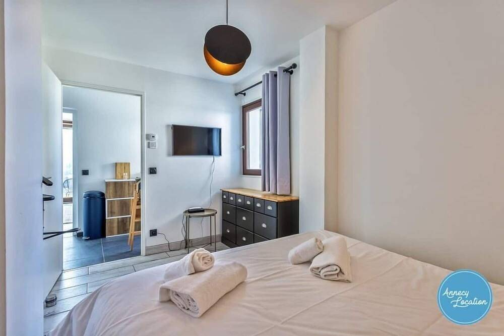 Appartement entier, La Bergerie T2 : Appartement vue Lac et Montagnes. in Talloires-Montmin, Région d'Annecy