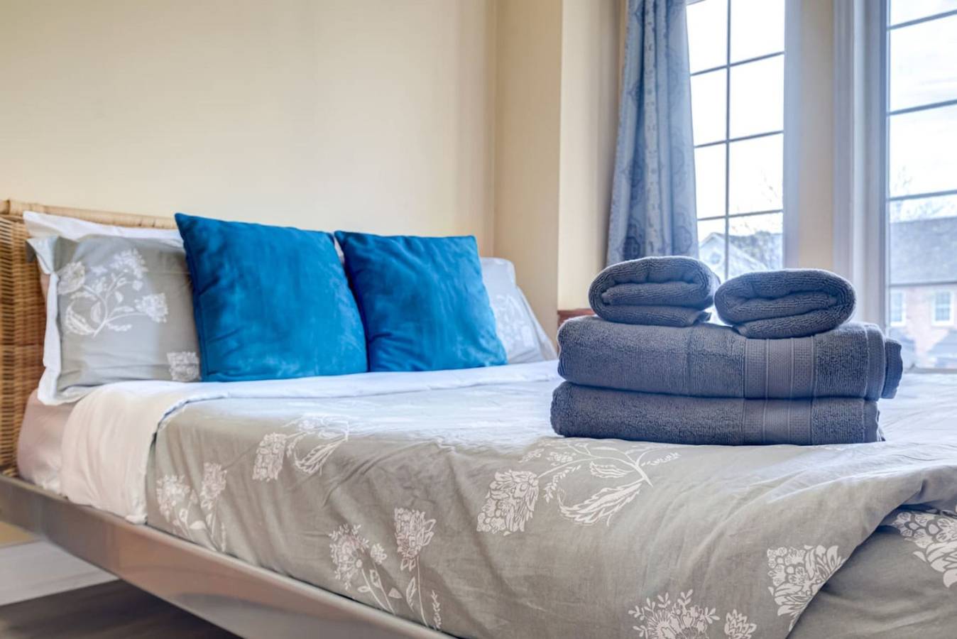 Brampton Retreat: Quiet 2Br Residential Area in Brampton, Lake Ontario (Canada)