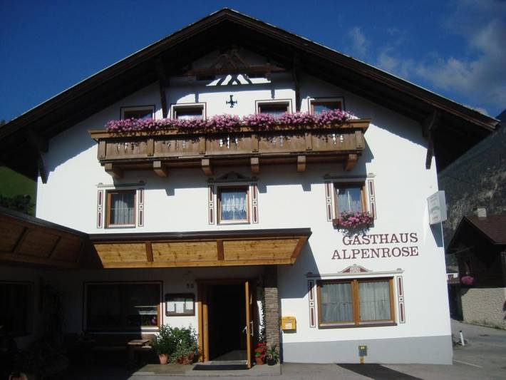Hotel für 2 Personen, mit Balkon und Terrasse sowie Garten und Ausblick in Imsterberg