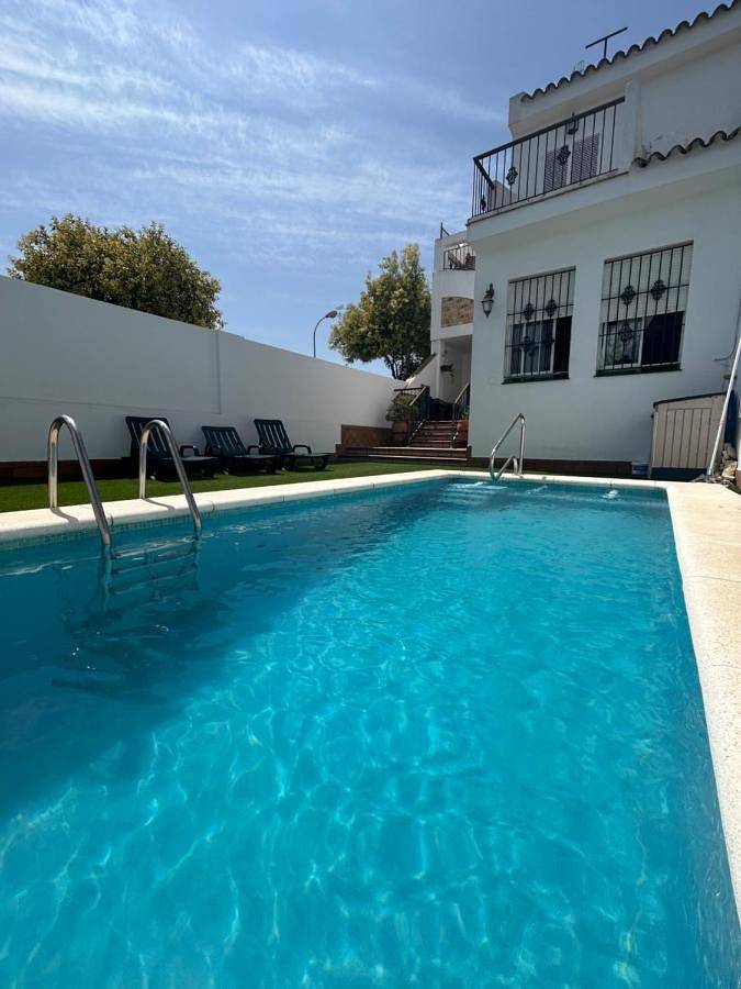 Casa para 9 personas, con terraza además de piscina y vistas, Se admiten mascotas en Sanlúcar de Barrameda