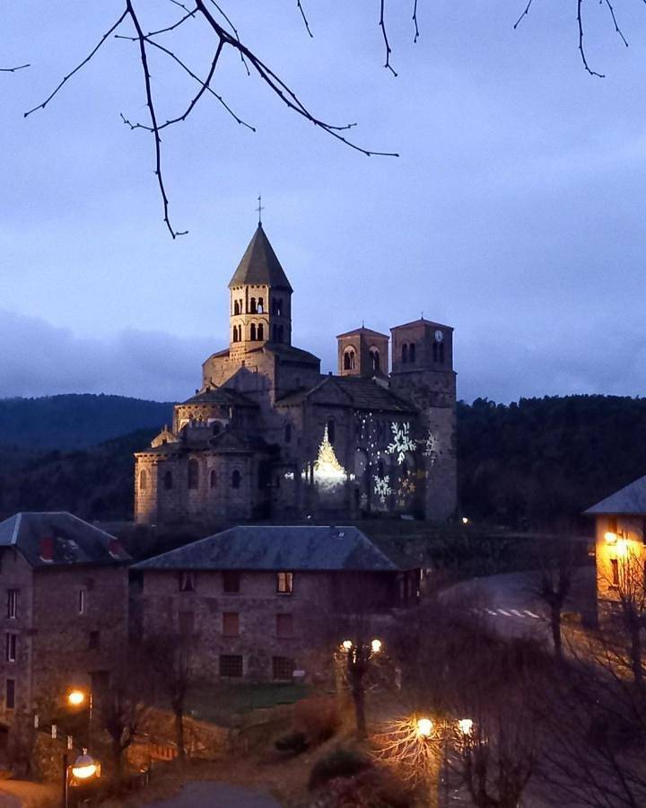 Appartement entier, La Parenthèse Romane in Saint-Nectaire, Parc naturel régional des Volcans d'Auvergne