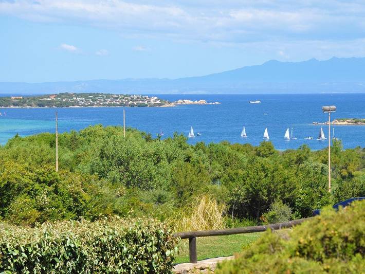 Appart’hôtel pour 4 personnes, avec Terrasse ainsi que Jardin et Vue