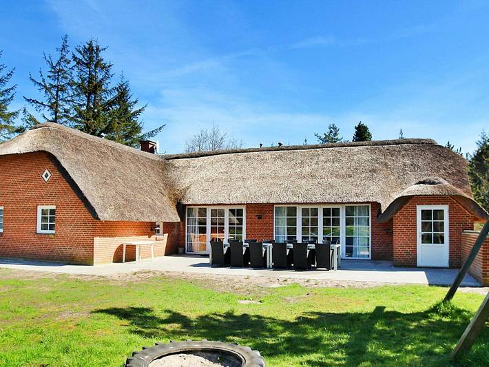 Ferienhaus für 12 Personen, mit Terrasse und Kinderpool sowie Pool und Sauna in Vester Husby