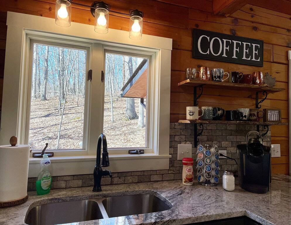 Cub Cabin on Massanutten Resort- Fully Renovated Log Cabin- Hot Tub & Fire Pit in Massanutten, Blue Ridge Mountains