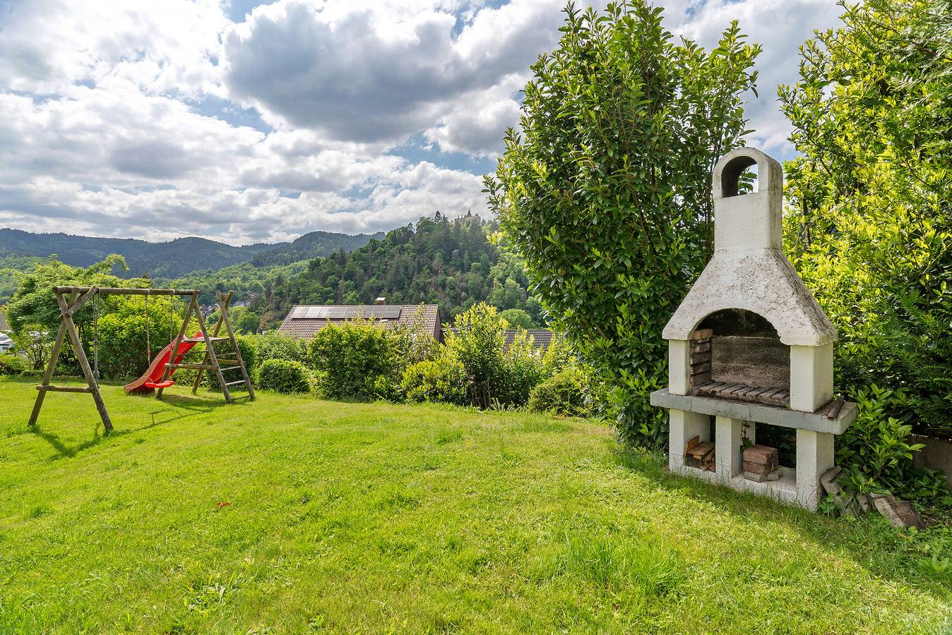 Ganze Wohnung, Ferienwohnung 'Schiel' mit Bergblick, privater Terrasse und Wi-Fi in Gernsbach, Nordschwarzwald