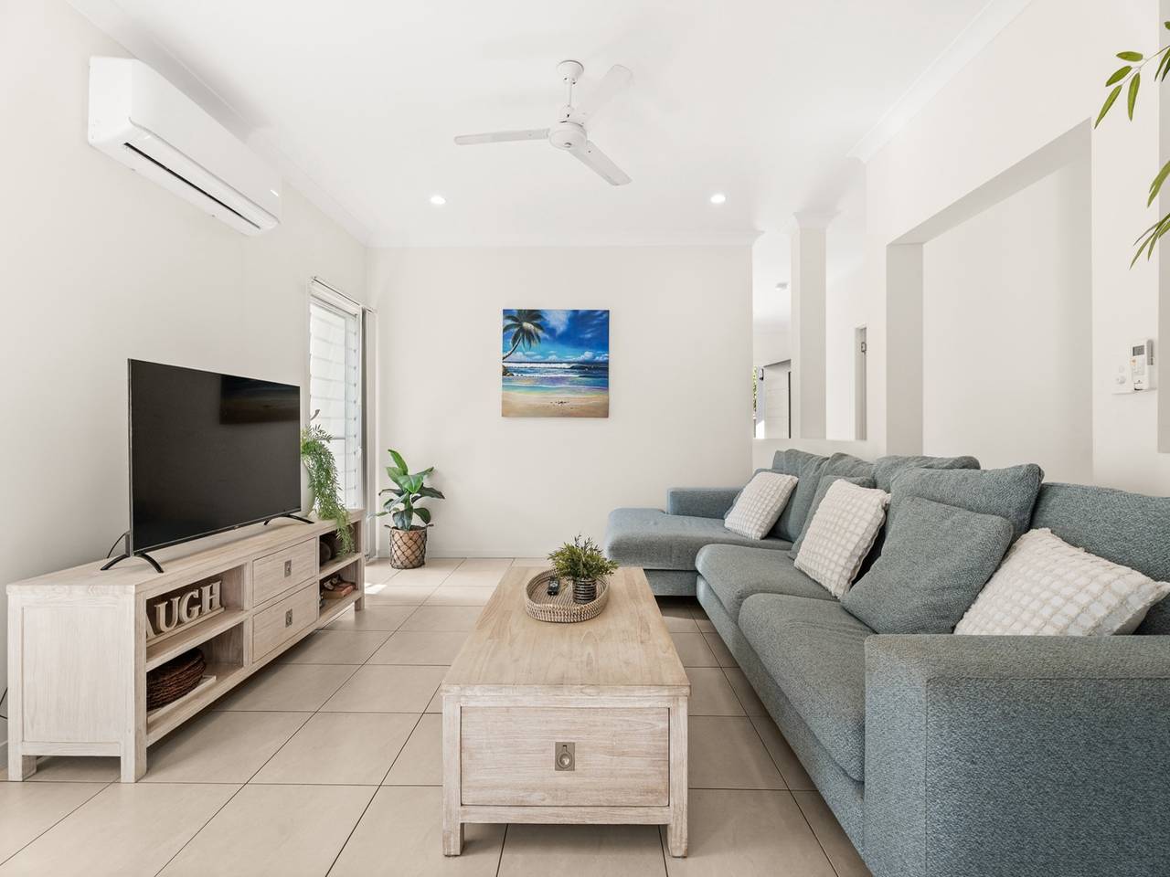 Apartamento entero, Retiro costero de 4 habitaciones con piscina en Toogoom. in Fraser Coast