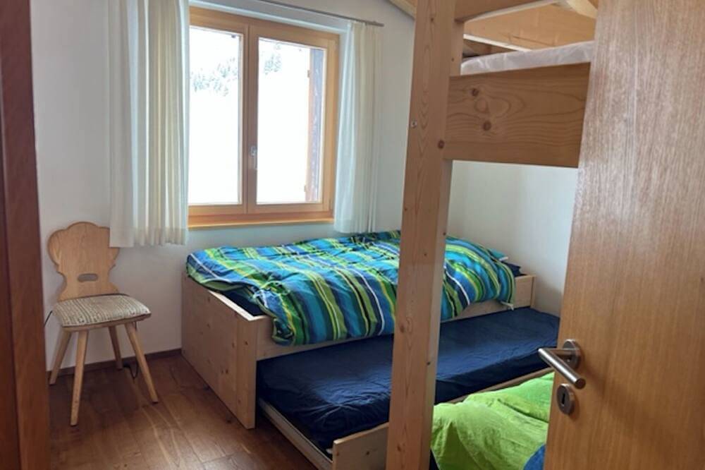Ganze Wohnung, Hirtegga 1, Obersaxen-Miraniga, (Obersaxen). in Obersaxen, Obersaxen-Mundaun