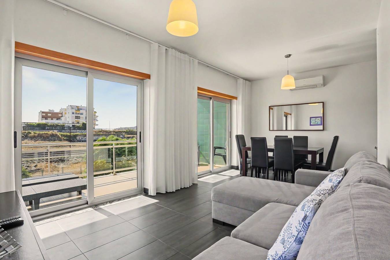 Appartamento intero, Appartamento 'Campo Mar - T2 con Piscina' con Piscina Condominiale, Wi-Fi e Aria Condizionata in Praia de São Martinho do Porto, São Martinho do Porto