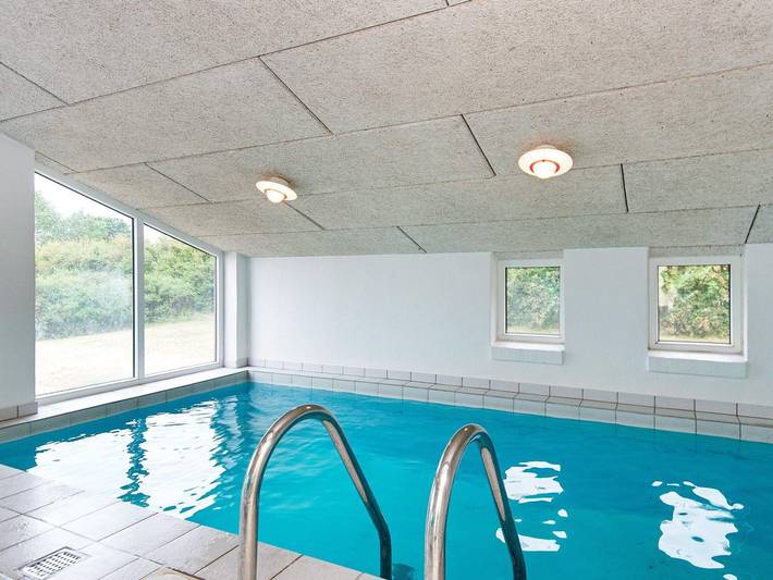 Ferieudlejning for 10 personer, med jacuzzi og sauna såvel som pool og terrasse, husdyr tilladt i Ebeltoft